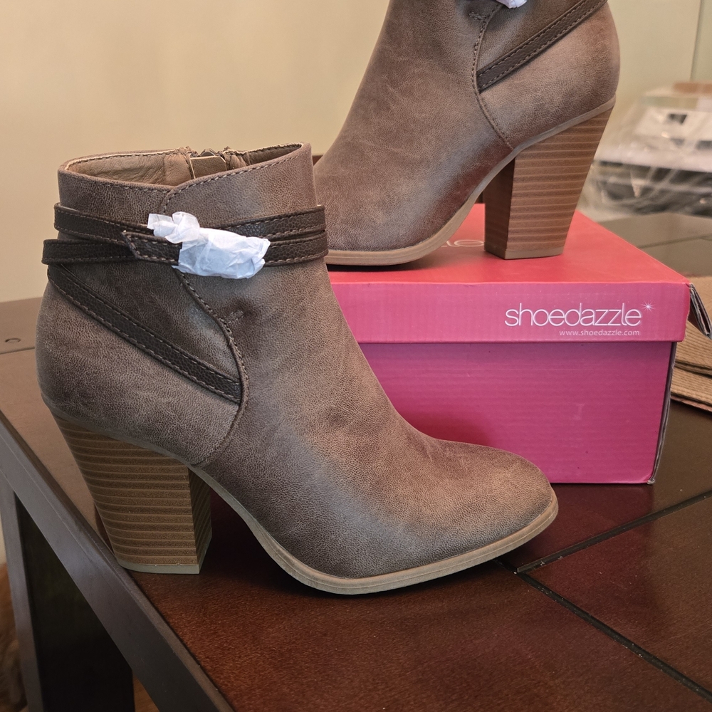 Shoe Dazzle Taupe Ankle Booties